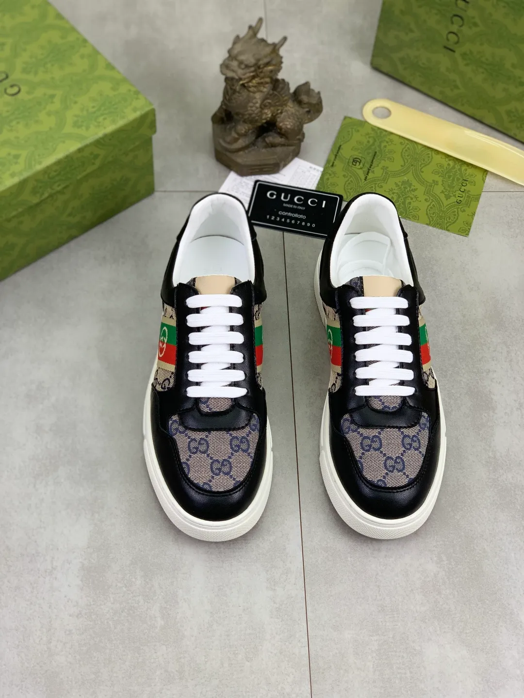 Men's shoes 💰P420 💰[New style]🆘 The latest model from Gucci GUCCI official website🎁Classic casual and fashionable men's shoes👟Best model💥The style is simple and elegant, exclusive for trendy men. Unique official website latest brand elements👑Gucci original decoration, fashionable and generous, original soft calfskin fabric➕Comfortable soft first-layer pigskin lining ✅The official website specifies wear-resistant casual outsole, the classic model is photographed in real life🎬Color: 2️⃣colors available😍Number of codes: 38-44